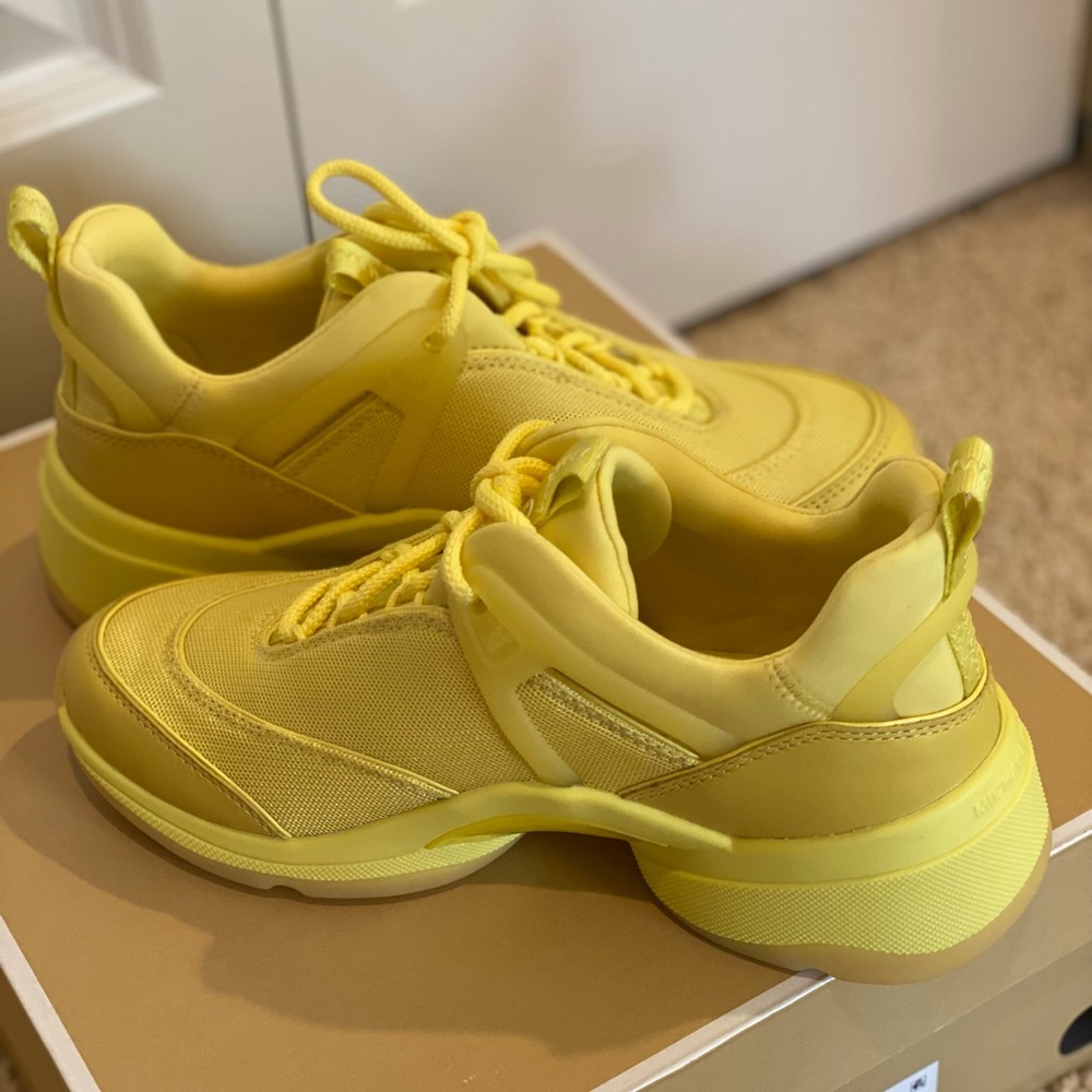 Shoes - Picture 3 of 7